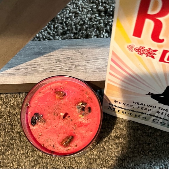 Root Chakra Balancing Guide & Soy Candle Gift Set - Picture 4 of 7